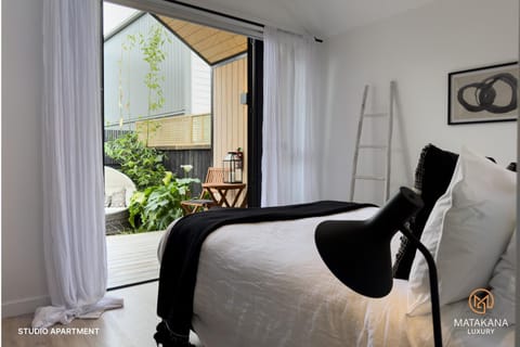 Bed, Garden, Photo of the whole room, Bedroom, Garden view