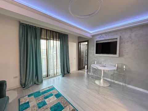 Communal lounge/ TV room, Bed, TV and multimedia, Living room, Seating area