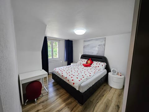 Bed, Photo of the whole room, Bedroom, wardrobe