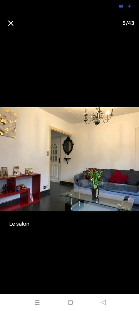 Le Black & White F 2 de 55 m 2 (4 pers). Apartment in Moulins