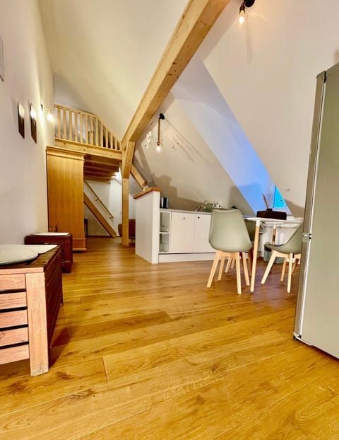 Kitchen or kitchenette, Seating area, Dining area