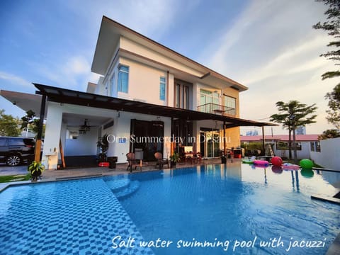 Property building, Balcony/Terrace, Pool view, Swimming pool