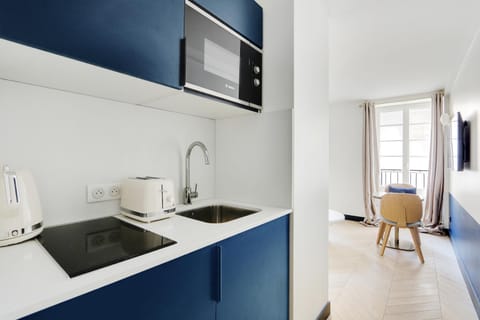 TV and multimedia, Kitchen or kitchenette, Dining area, minibar, stove, toaster