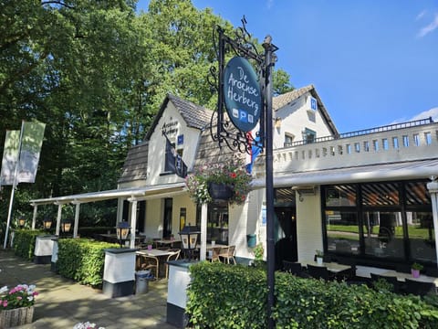 Property building, Restaurant/places to eat