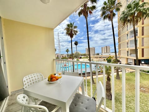 Balcony/Terrace, Dining area, Pool view