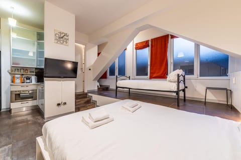 Bed, TV and multimedia, Kitchen or kitchenette, Bedroom, towels