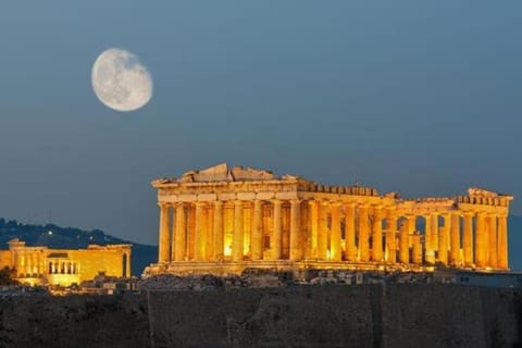 Central sunny 25sq flat, 6th floor Apartment in Athens