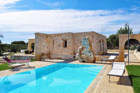 Property building, Garden, Pool view, Swimming pool, sunbed
