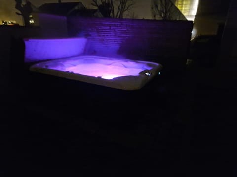 Night, Hot Tub