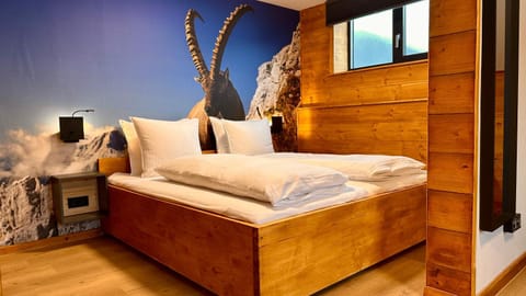 Property building, Bed, Photo of the whole room, Bedroom, Breakfast, towels