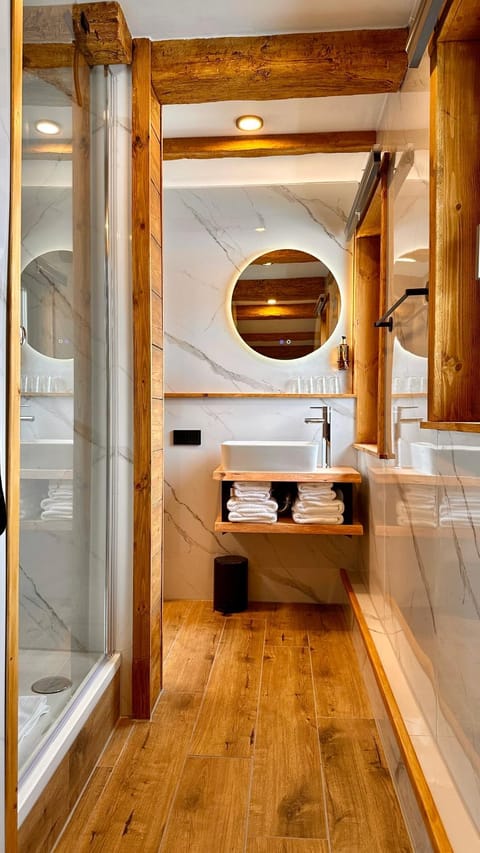 Shower, Bathroom, towels