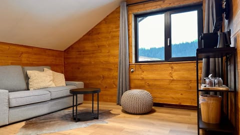 Property building, Living room, Seating area, Breakfast