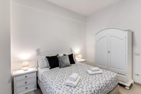 Bed, Photo of the whole room, Bedroom, towels, wardrobe