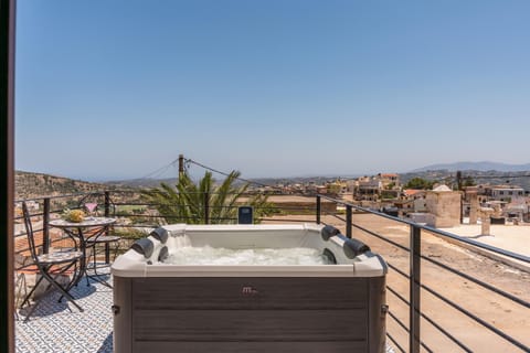 Natural landscape, Hot Tub, View (from property/room), Balcony/Terrace, City view, Mountain view