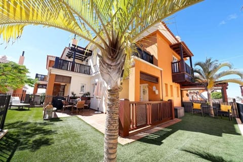 Property building, Patio, Garden, Garden view, sunbed