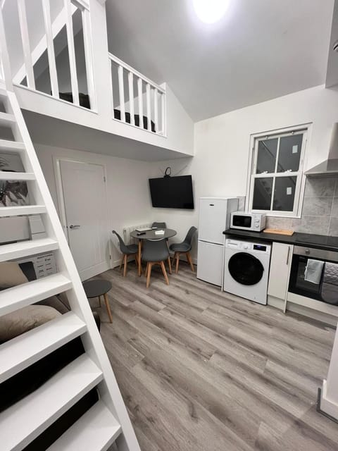 TV and multimedia, Kitchen or kitchenette, Dining area, minibar