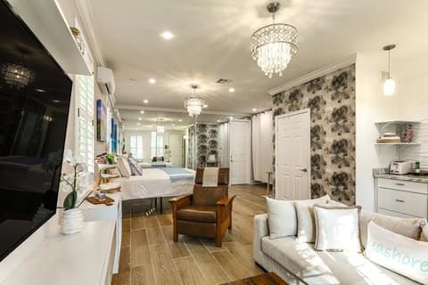 Pet-Friendly Studio 6 Mi to Jupiter Beach Park! Apartment in Jupiter