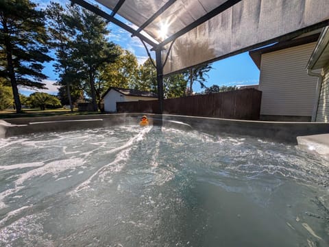 French Island Whot Tub, Kayak, Lake View, Ev House in La Crosse