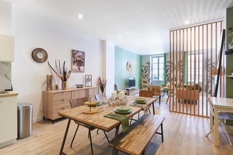 Living room, Dining area