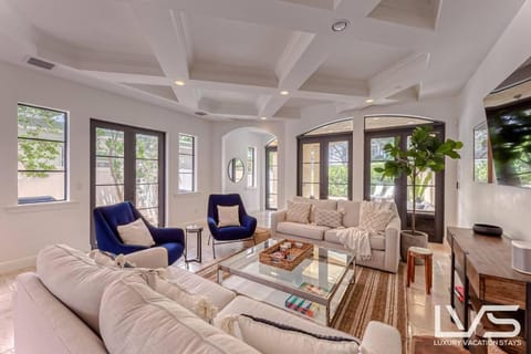 LVS Villa Alba- Walk2LasOlas, HeatedPool, RoofTopTerrace House in Fort Lauderdale