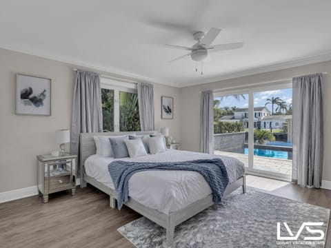 New Royal 80ft Waterfront Wlk2Beach HotPool Spa KitchenBBQ House in Lauderdale-by-the-Sea