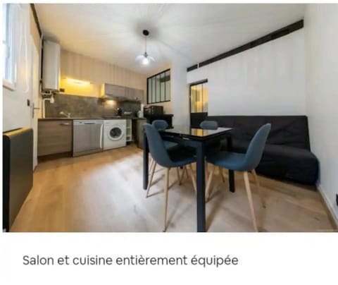 Kitchen or kitchenette, Living room, Seating area, Dining area, minibar, pet friendly, stove
