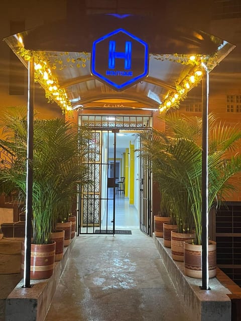 Facade/entrance