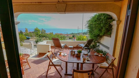 View (from property/room), Balcony/Terrace, Dining area