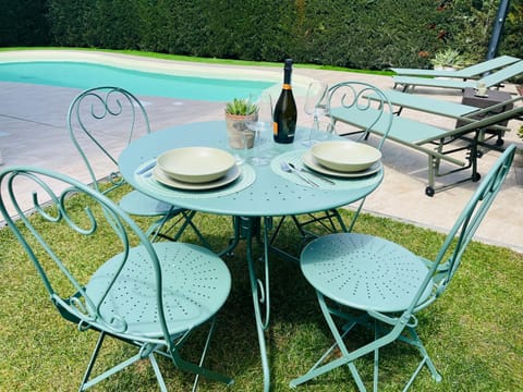 Garden view, Pool view, Swimming pool, sunbed