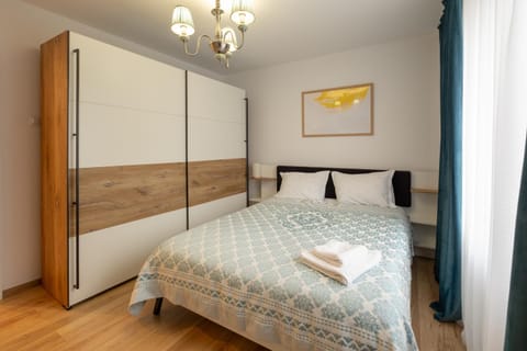 Bed, Photo of the whole room, Bedroom, towels, wardrobe