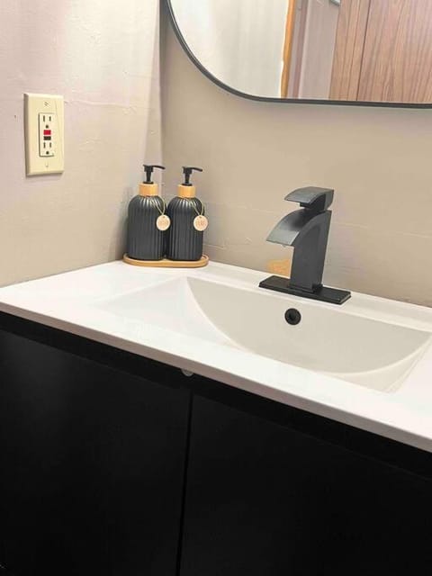 Beautiful 2BR Apartment. Black-out Curtains Apartment in Peoria