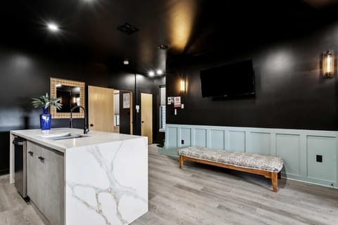 Nova Rooftop Villa Apartment in Warehouse District