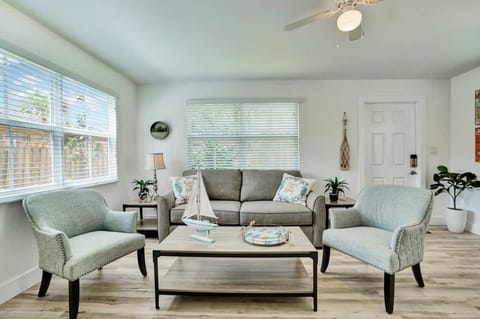 Full Beach Chalet One block from the Beach House in Pompano Beach