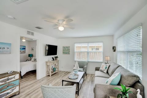 Full Beach Chalet One block from the Beach House in Pompano Beach