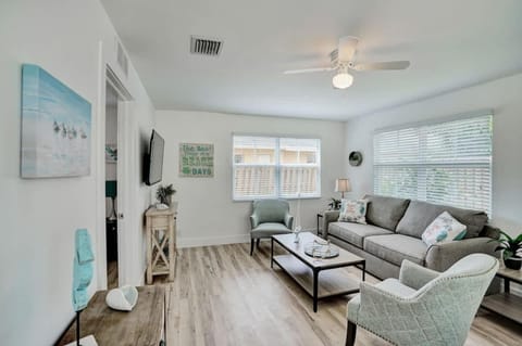 Full Beach Chalet One block from the Beach House in Pompano Beach