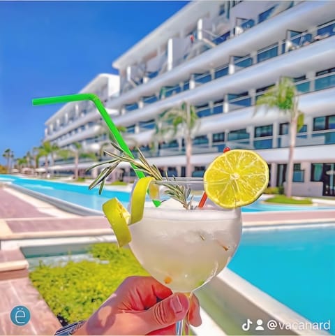 Lounge or bar, Swimming pool