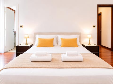 Bed, Balcony/Terrace, Photo of the whole room, Bedroom, Bath, towels