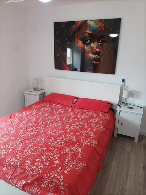 Bed, Bedroom, hair dresser