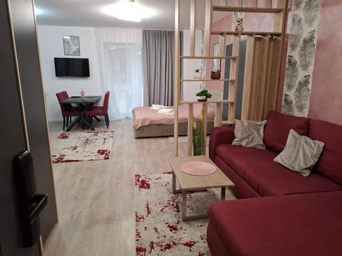 Bed, TV and multimedia, Living room, Photo of the whole room, Seating area, Evening entertainment, Bedroom