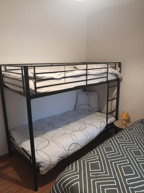 Maison meublée avec parking Apartment in Moulins