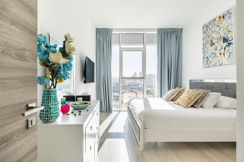 Bed, TV and multimedia, Bedroom