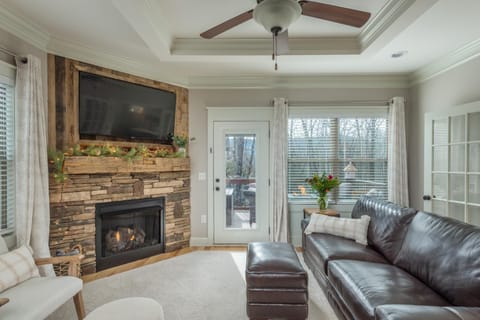 Mythical Manor Tudor-style Cottage 5 Min. from Downtown Black Mtn! House in Black Mountain