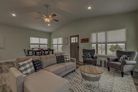 100 Acre Relaxing Retreat Near ARK - The Cottage House in Ohio