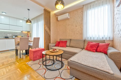 Living room, Seating area, air conditioner
