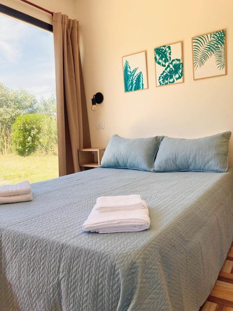 Bed, Photo of the whole room, Garden view