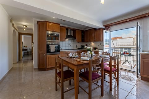 Kitchen or kitchenette, kitchen