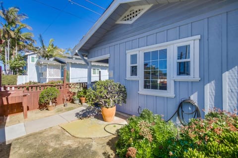Ocean Beach Cottage House in Ocean Beach