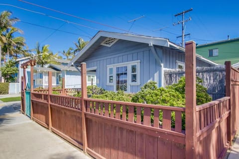 Ocean Beach Cottage House in Ocean Beach