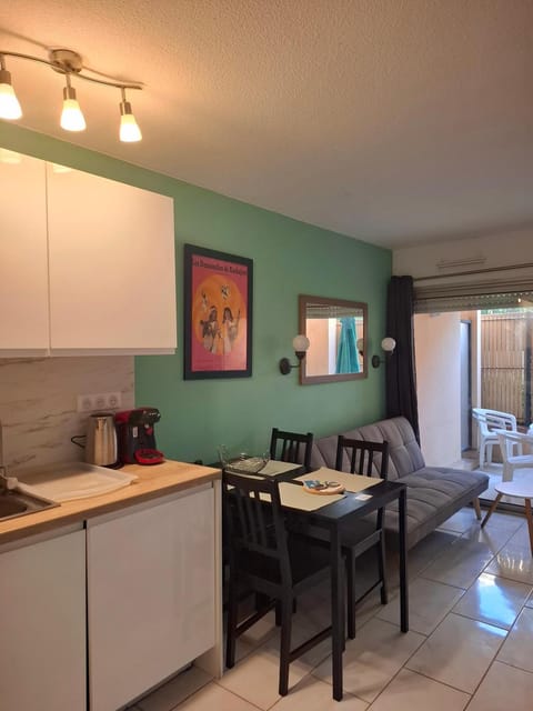 Appartement 3 pièces piscine proche plage et Cannes Apartment in Cannes