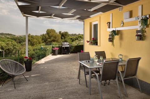 Property building, BBQ facilities